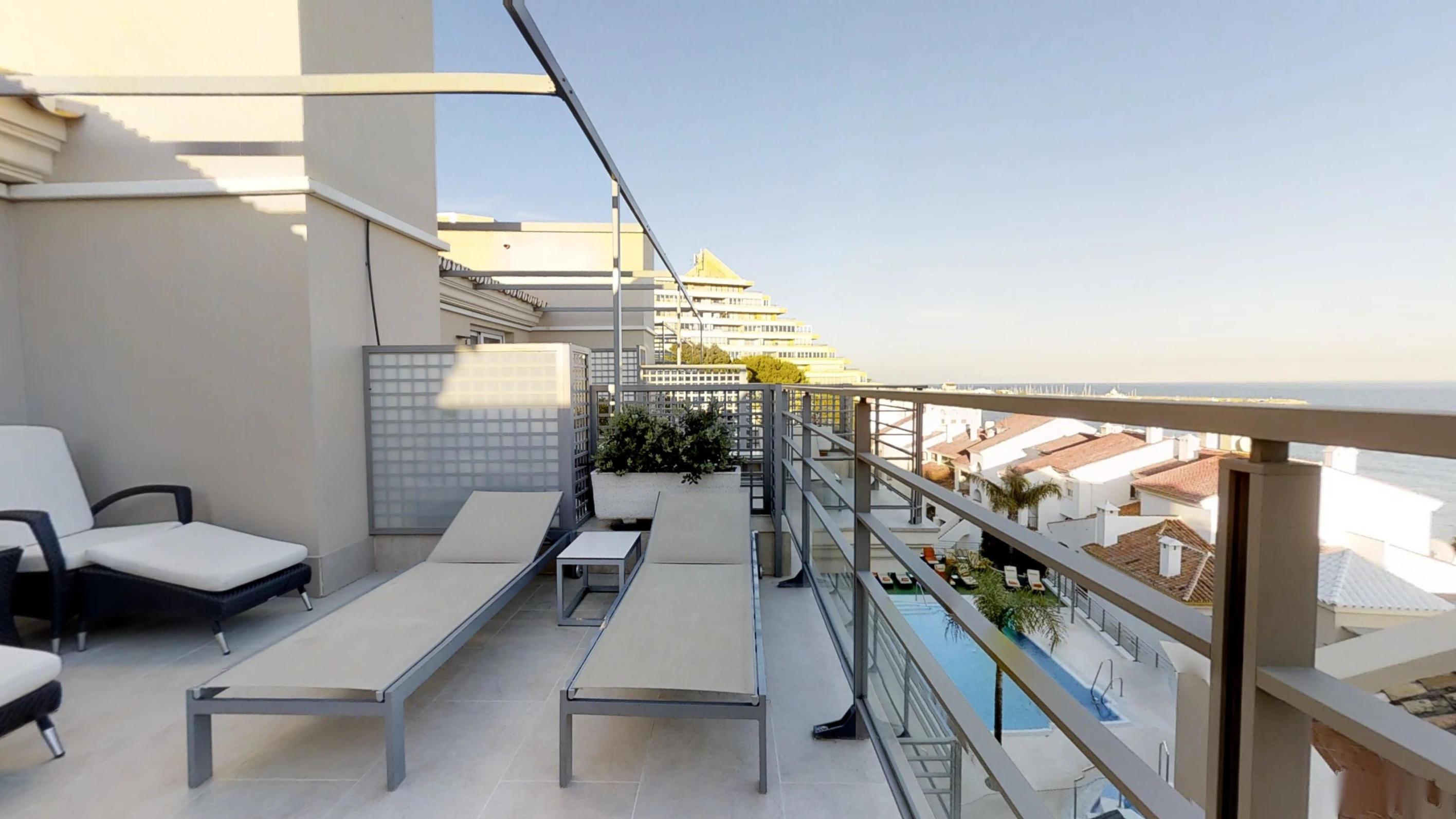 Vincci Seleccion Aleysa Hotel Benalmádena Kültér fotó 3D rendering of a balcony