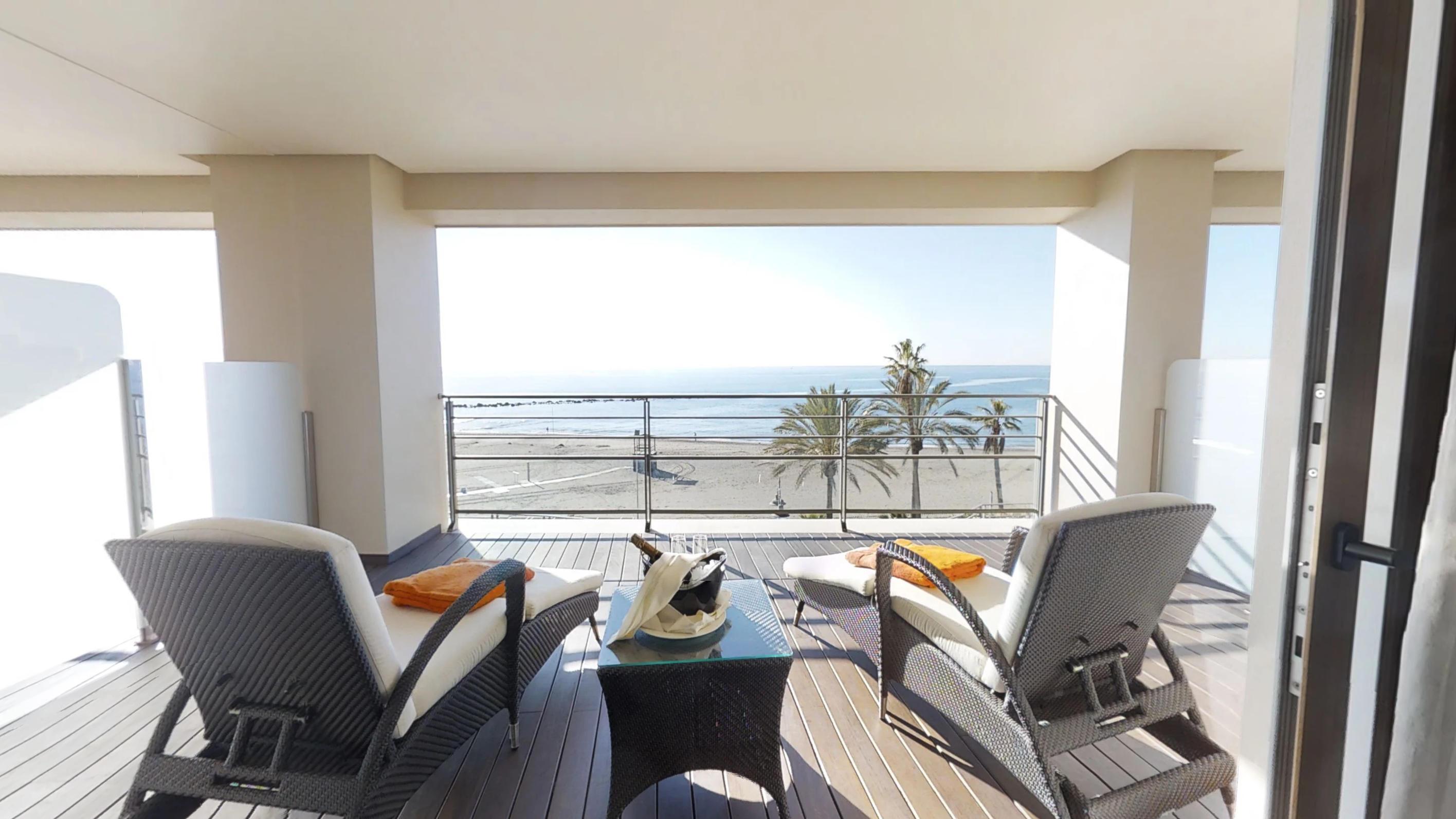 Vincci Seleccion Aleysa Hotel Benalmádena Kültér fotó A balcony