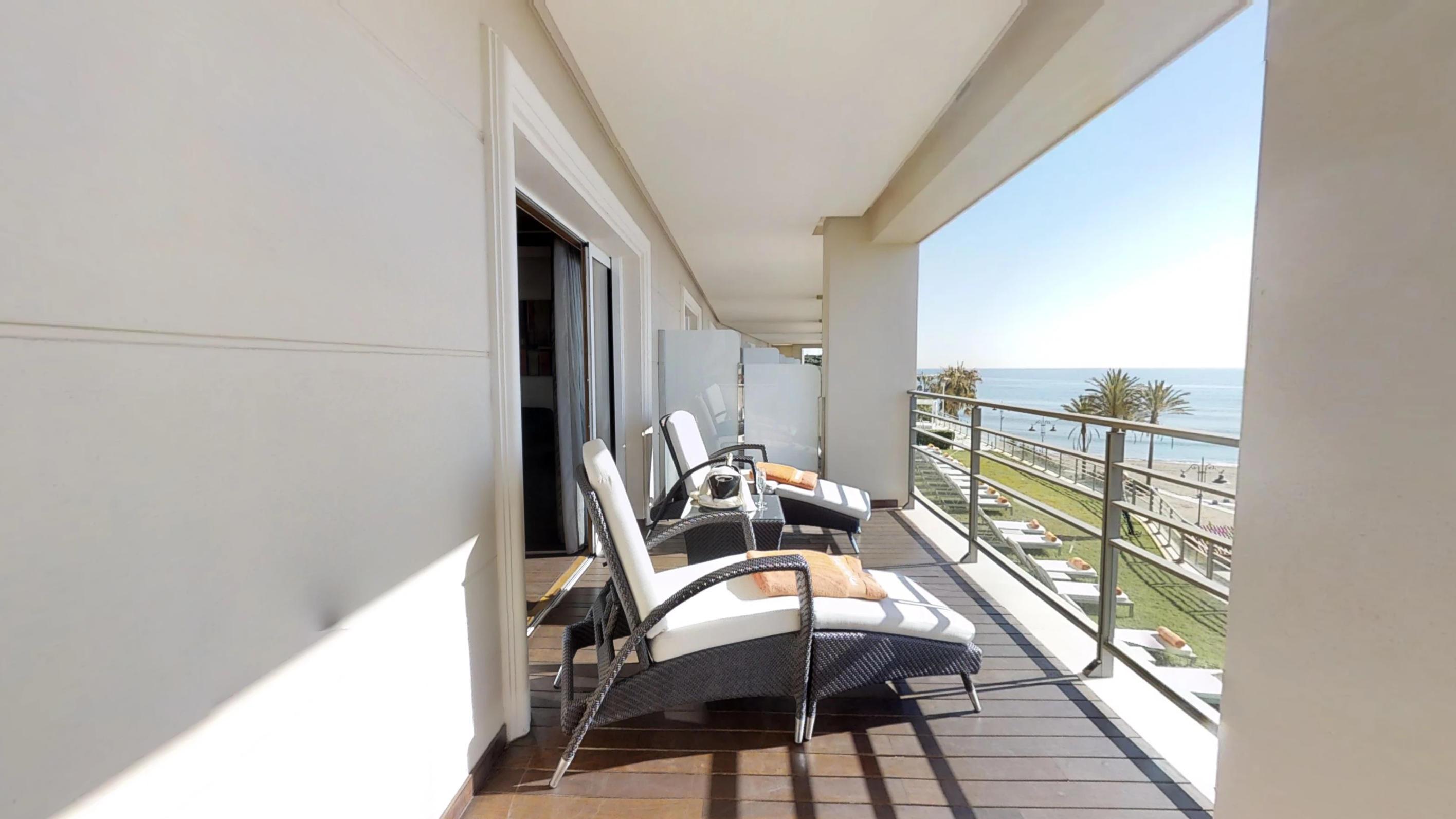 Vincci Seleccion Aleysa Hotel Benalmádena Kültér fotó A balcony