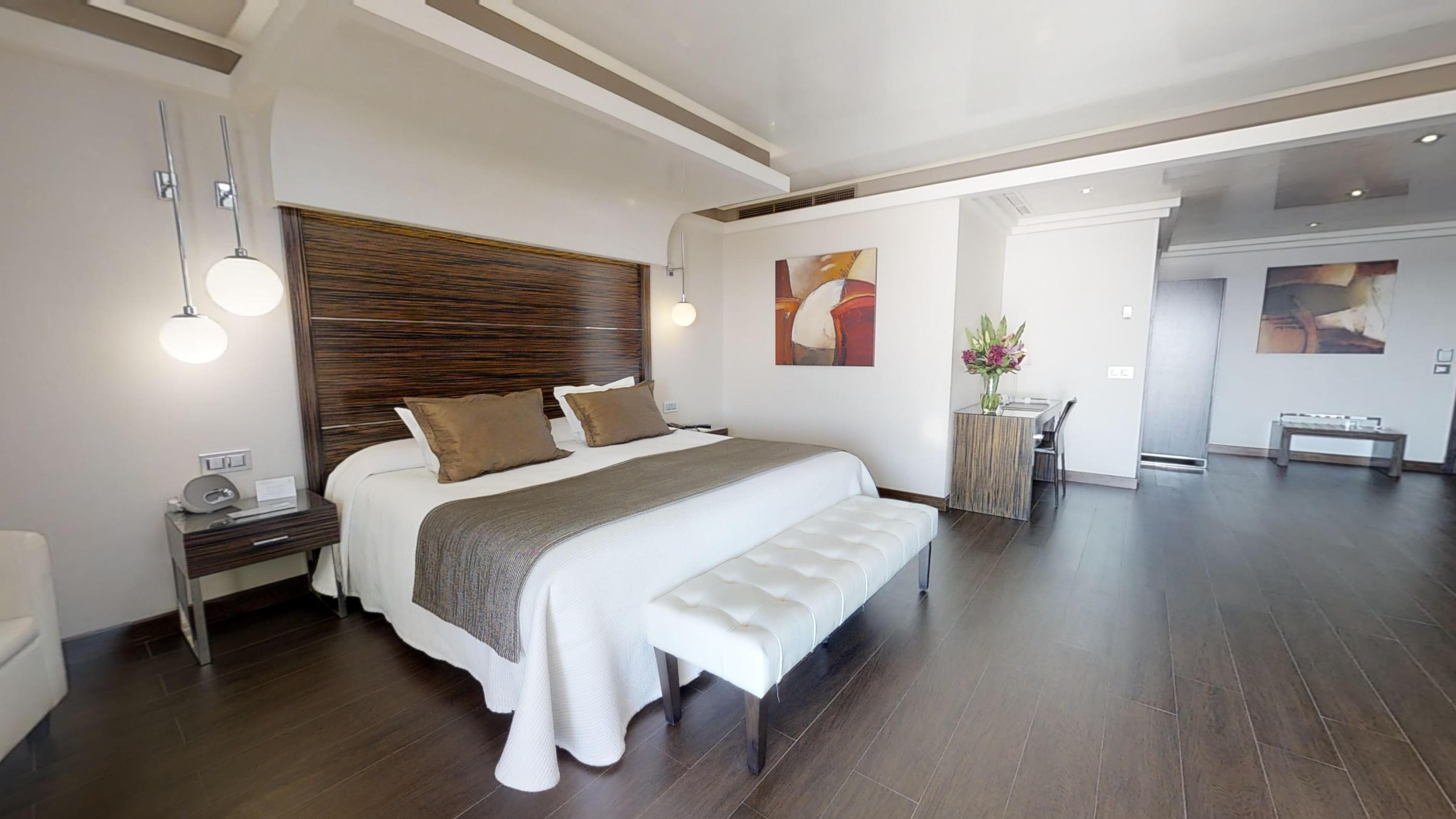 Vincci Seleccion Aleysa Hotel Benalmádena Kültér fotó A room at the hotel