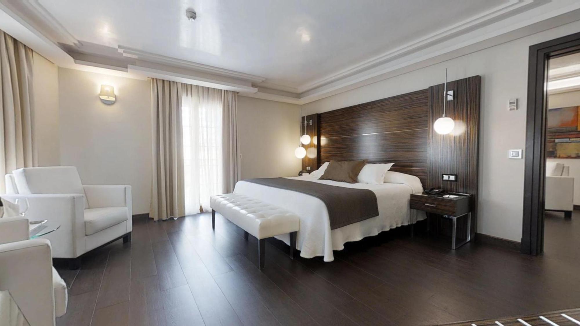 Vincci Seleccion Aleysa Hotel Benalmádena Kültér fotó A room at the hotel