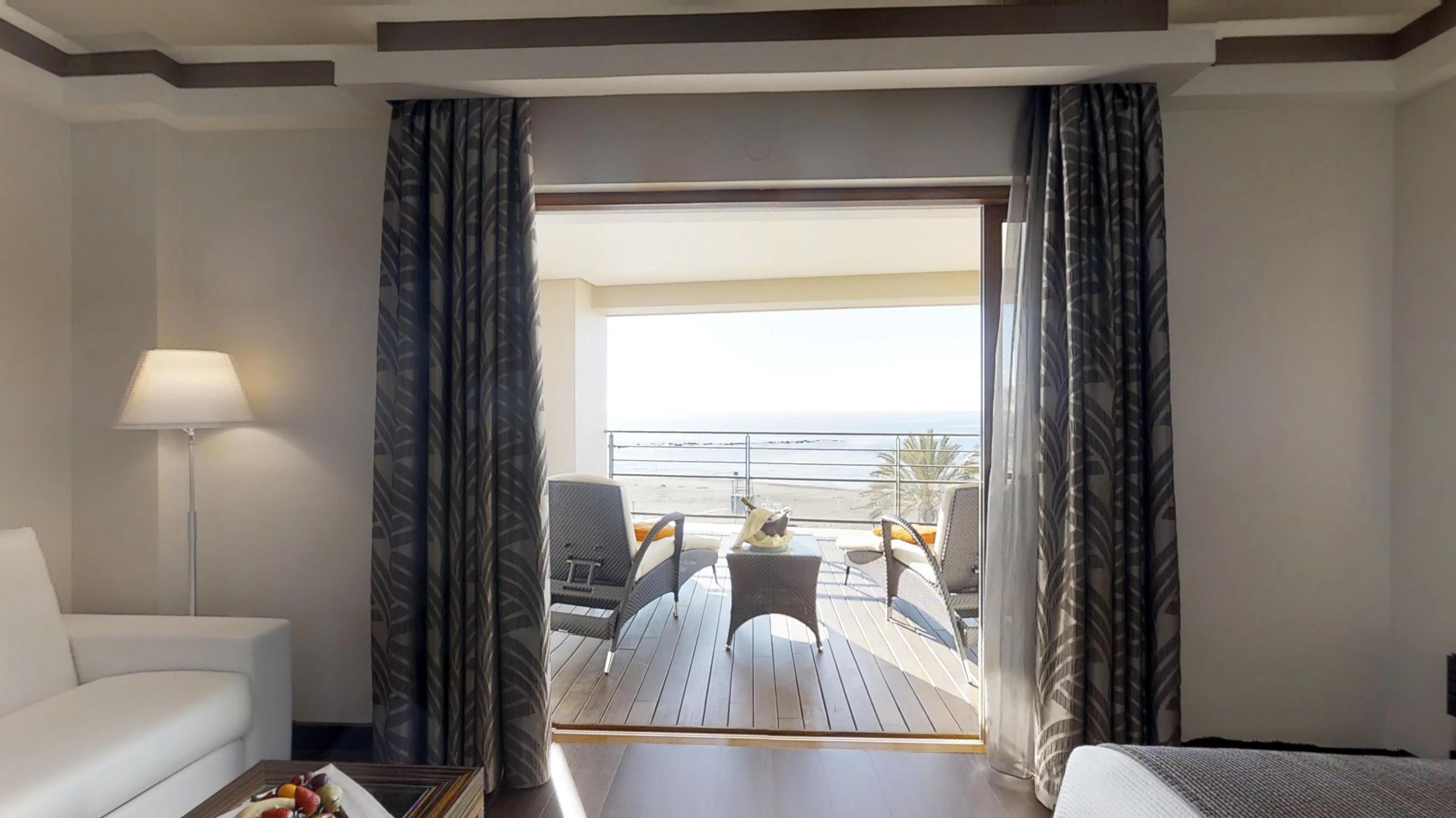 Vincci Seleccion Aleysa Hotel Benalmádena Kültér fotó A room at the hotel