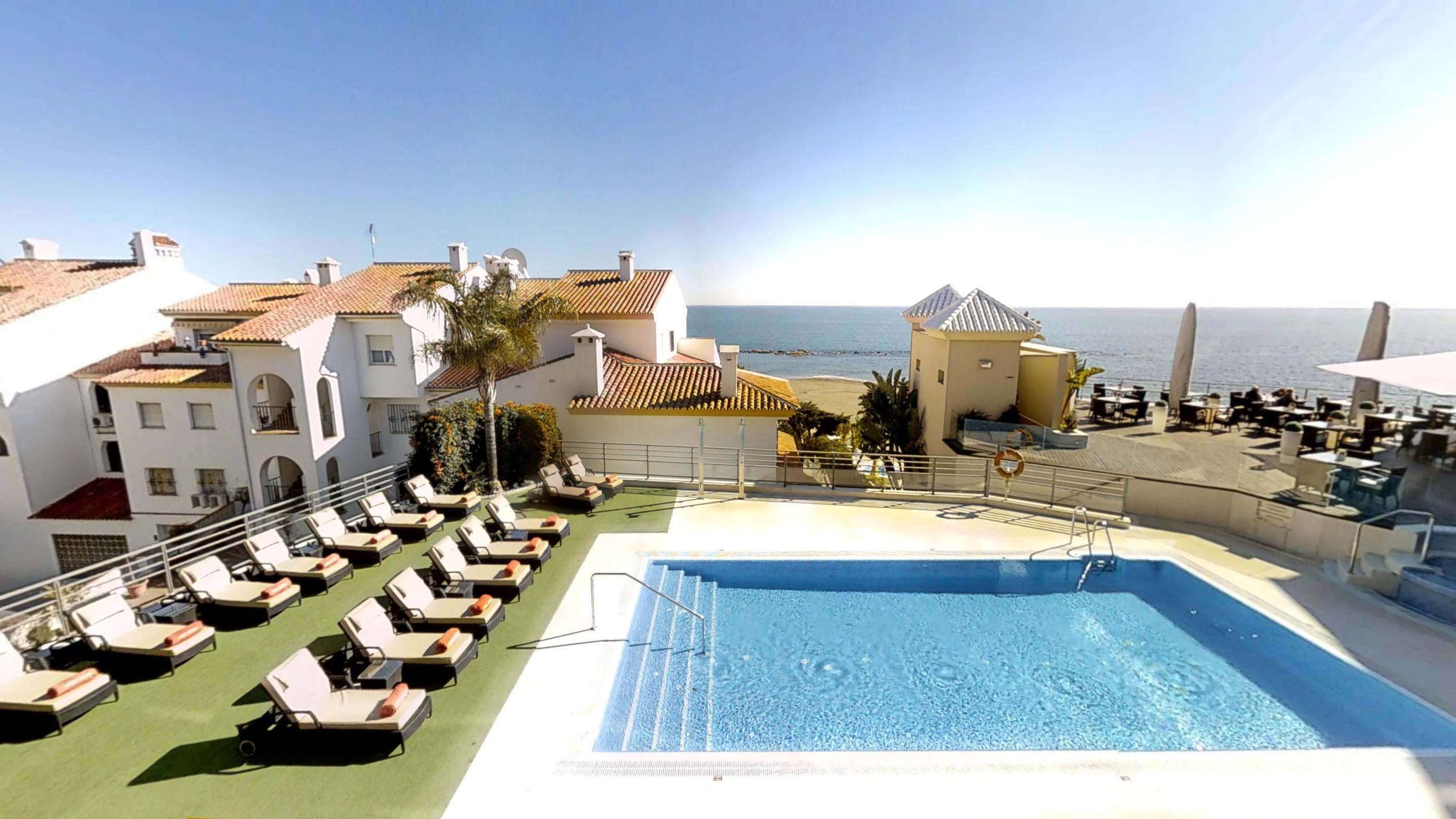 Vincci Seleccion Aleysa Hotel Benalmádena Kültér fotó A swimming pool in Spain