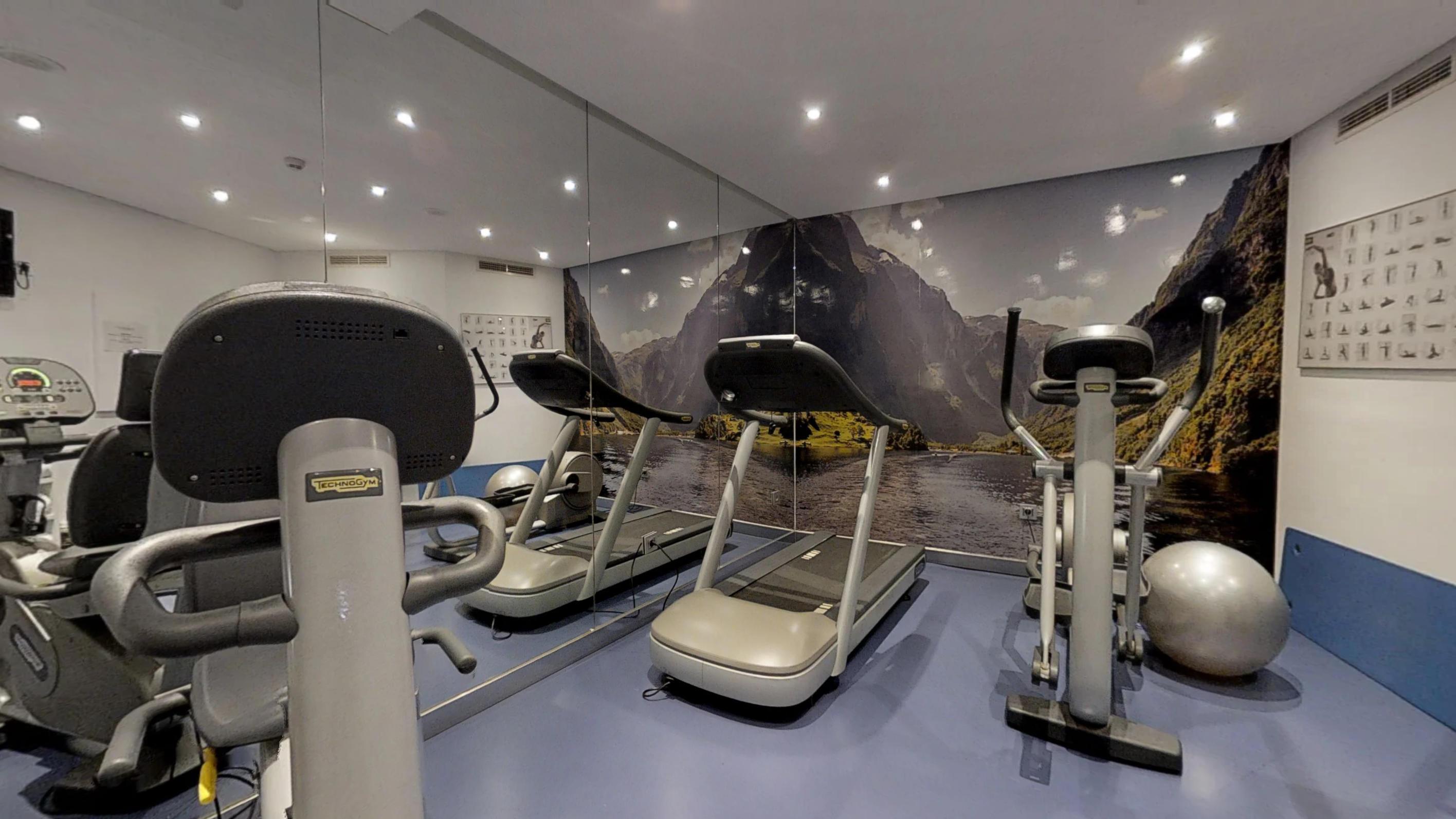 Vincci Seleccion Aleysa Hotel Benalmádena Kültér fotó The gym at the hotel