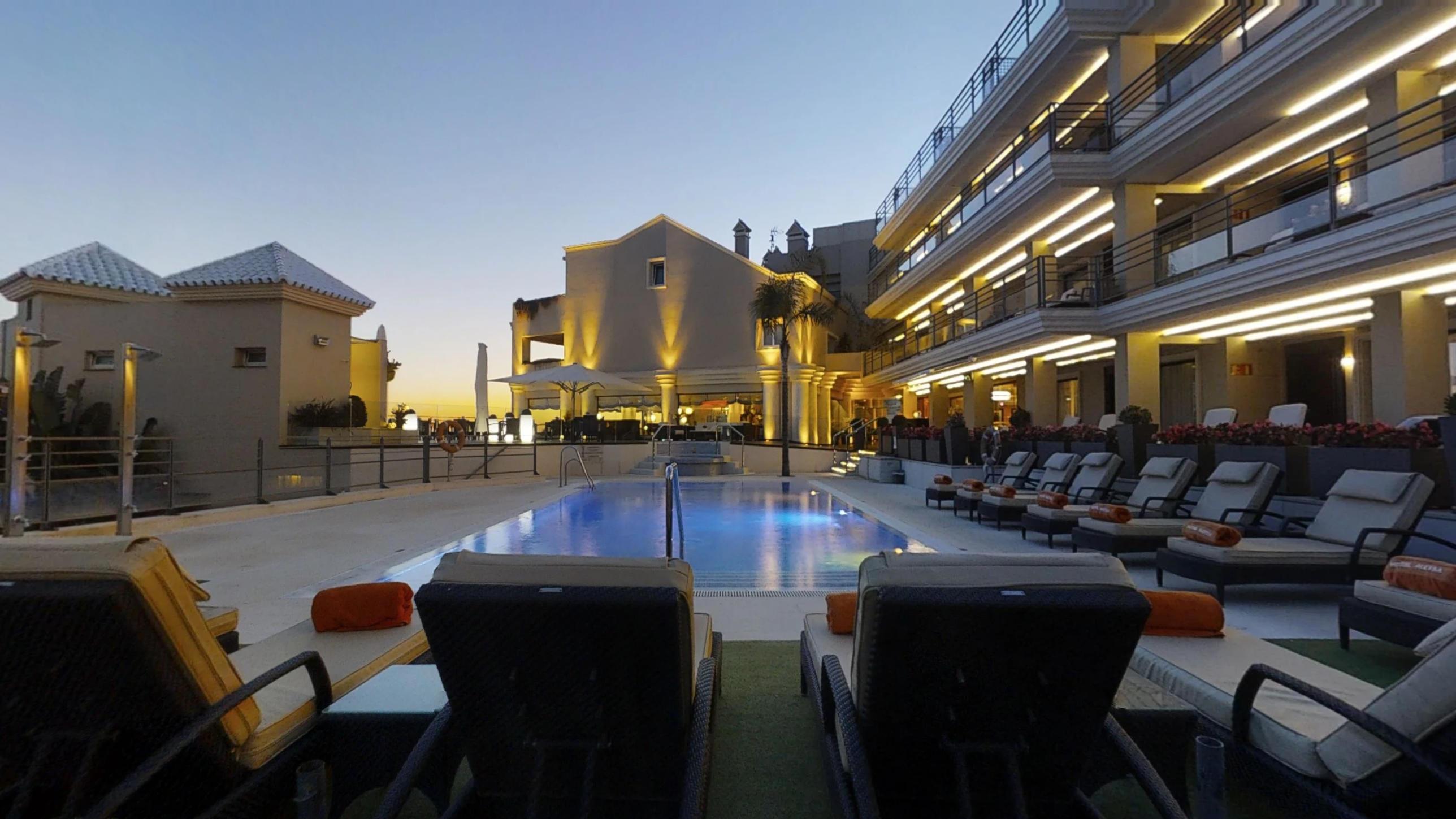Vincci Seleccion Aleysa Hotel Benalmádena Kültér fotó The pool at the hotel