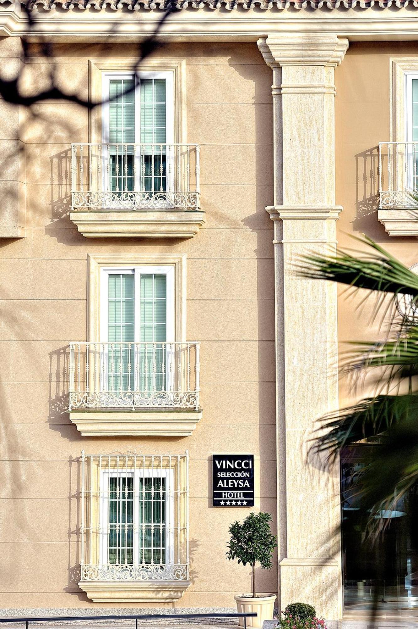 Vincci Seleccion Aleysa Hotel Benalmádena Kültér fotó Facade of the hotel