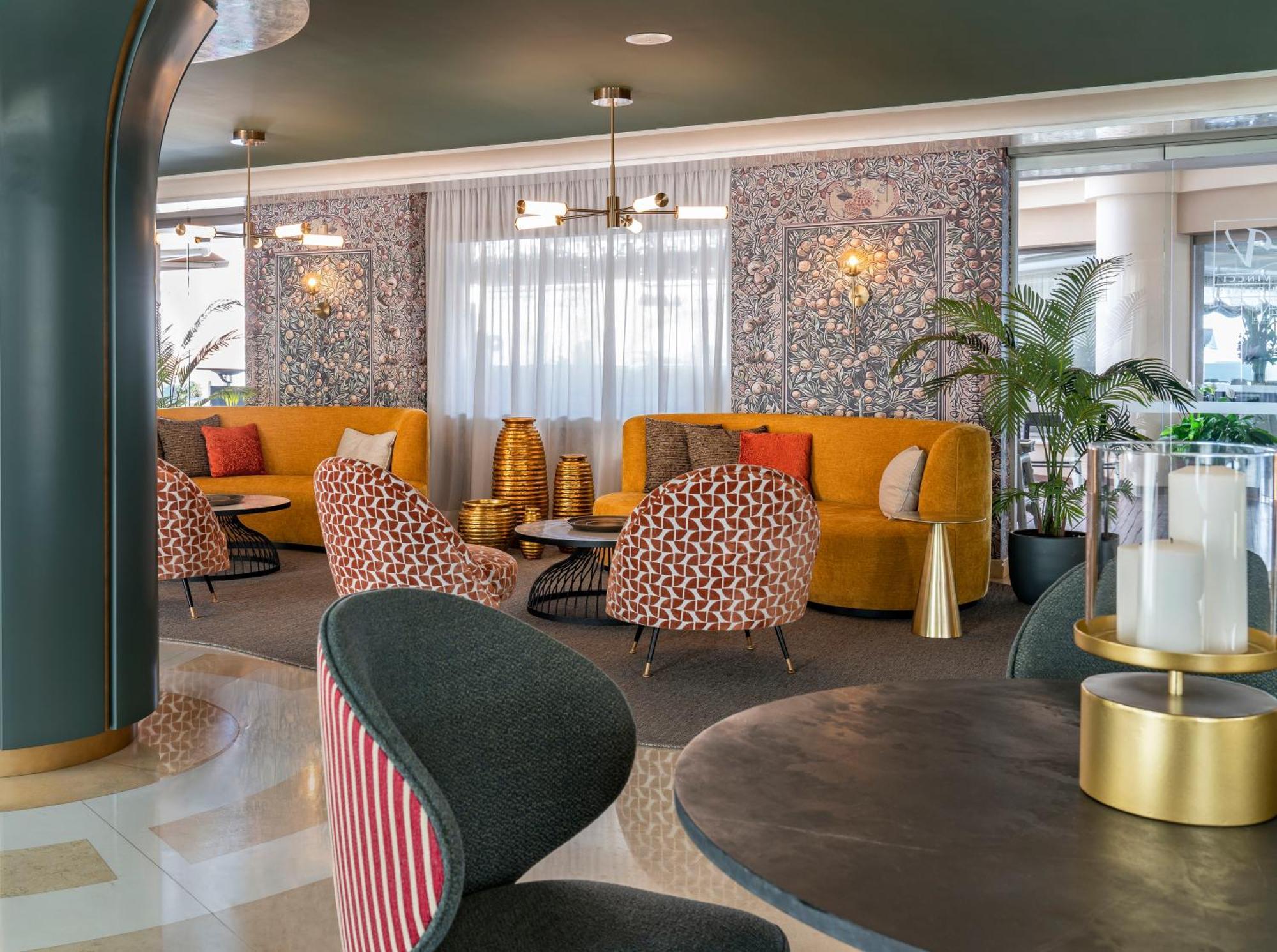 Vincci Seleccion Aleysa Hotel Benalmádena Kültér fotó The lounge at the airport