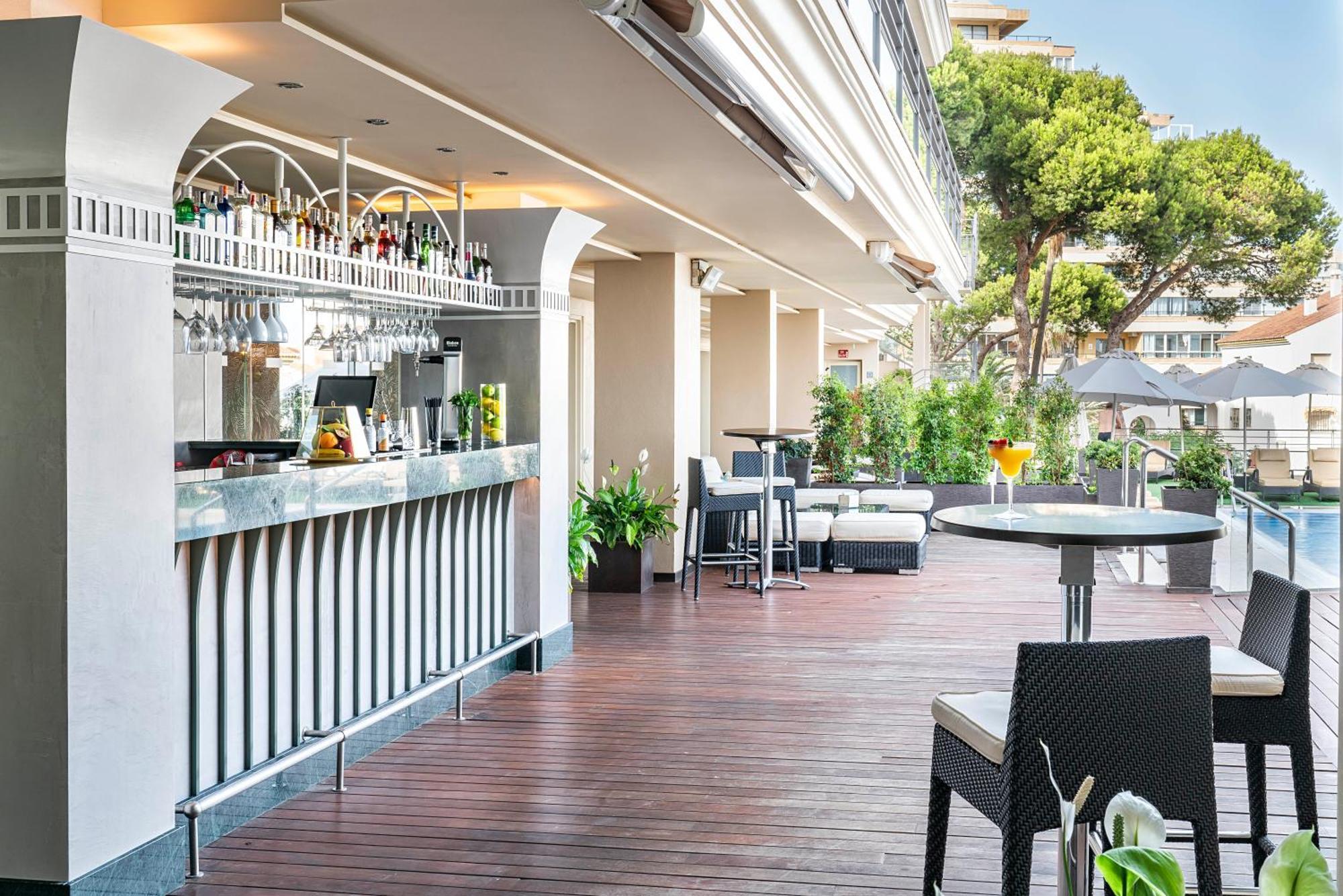Vincci Seleccion Aleysa Hotel Benalmádena Kültér fotó The Pool Bar