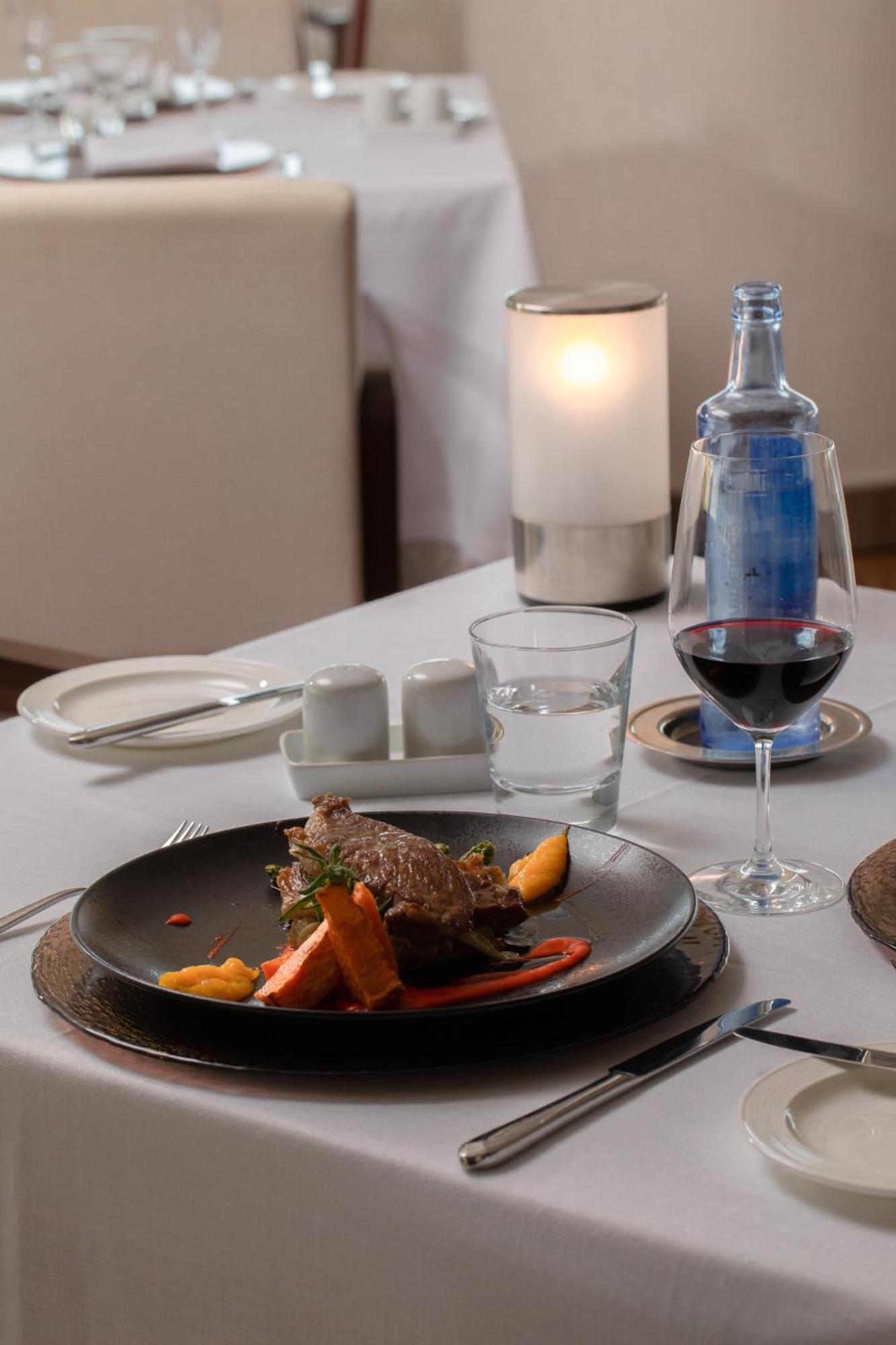 Vincci Seleccion Aleysa Hotel Benalmádena Kültér fotó A wine glass